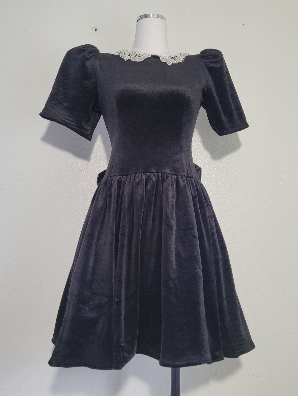 Vintage 80's Black Velvet Whimsigoth Drop Waist Cocktail Dress Lace Collar Sz 3